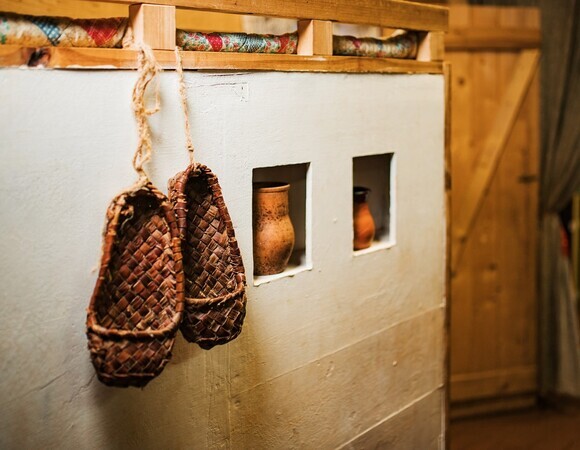 Сегодня Домна Доброродная: зачем развешивали лапти на кухне Сегодня Домна Доброродная: зачем развешивали лапти на кухне