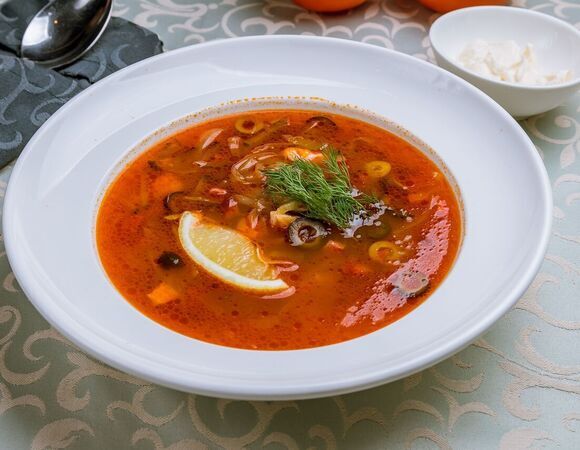 Небезопасна даже для здоровых: кому нельзя есть суп-солянку Небезопасна даже для здоровых: кому нельзя есть суп-солянку