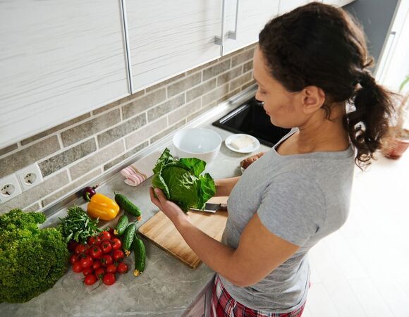 Почему цельные овощи полезнее салата