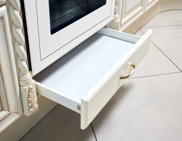 Зачем на самом деле нужен ящик под духовкой кухонной плиты 