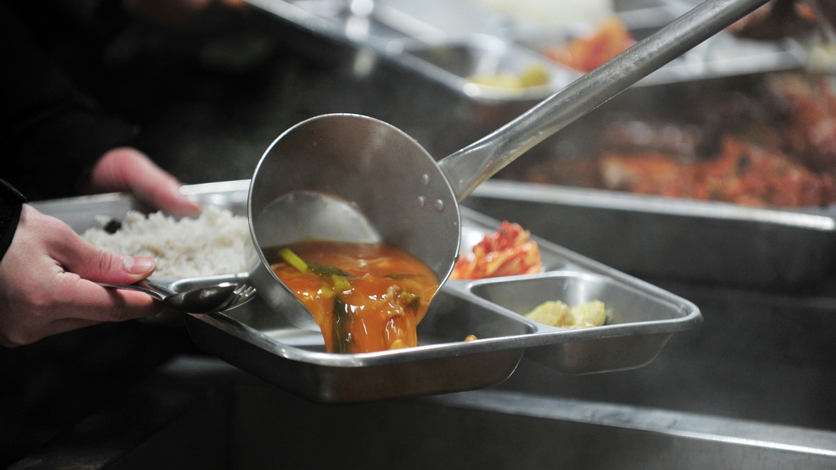 Сухпай или горячий обед: как будут кормить мобилизованных россиян на местах сборов