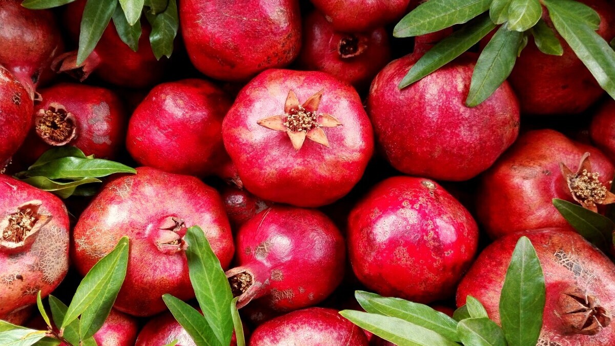 От семи невзгод: названы чудодейственные свойства граната