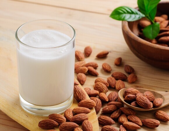 Чего критически не хватает в растительном молоке: врач