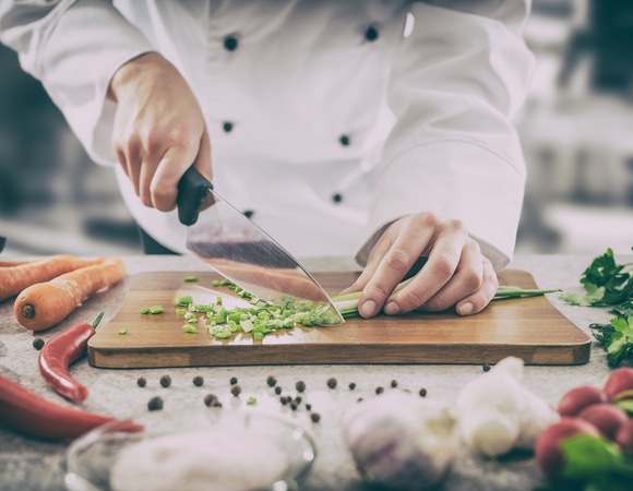 Как быстро нарезать любую зелень ножом: главные правила Как быстро нарезать любую зелень ножом: главные правила