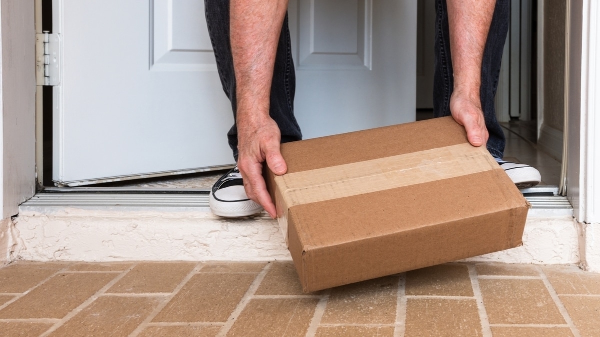 Соленые огурцы – нельзя: какие продукты можно отправить через транспортную компанию