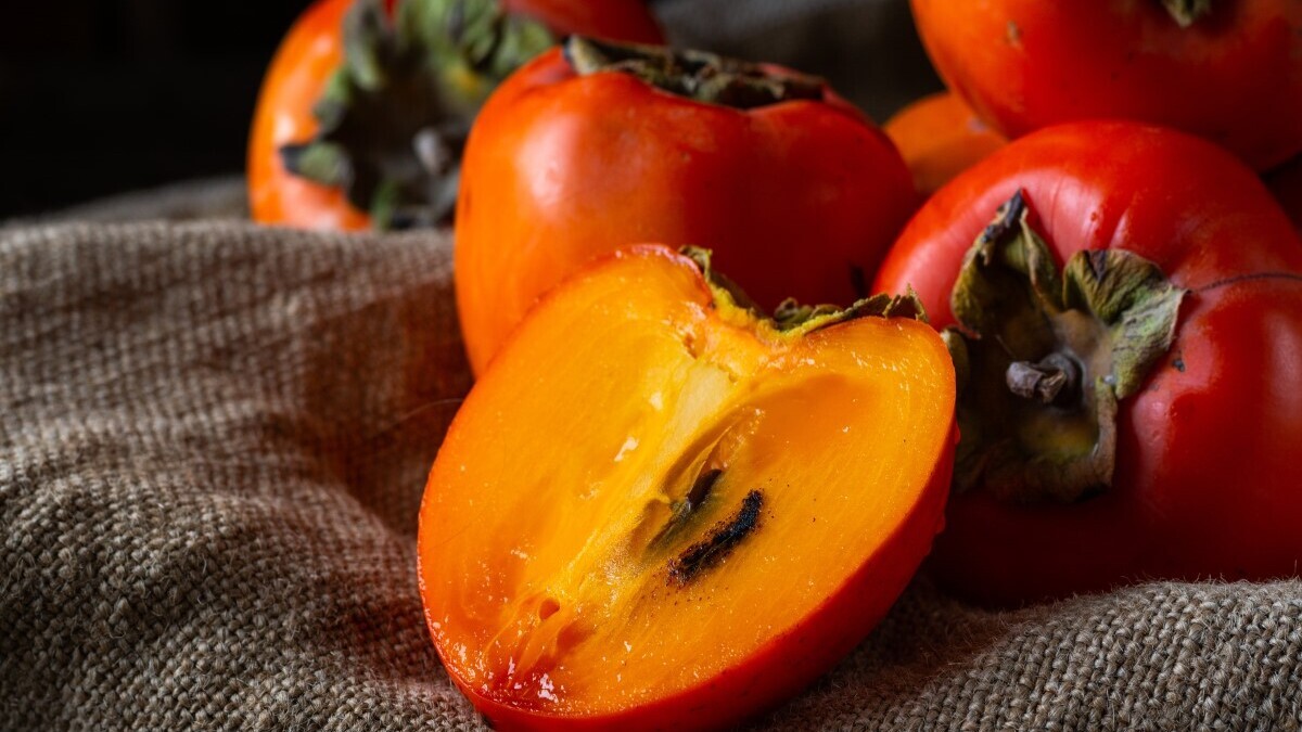 Ученые назвали хурму продуктом, помогающим сбросить вес