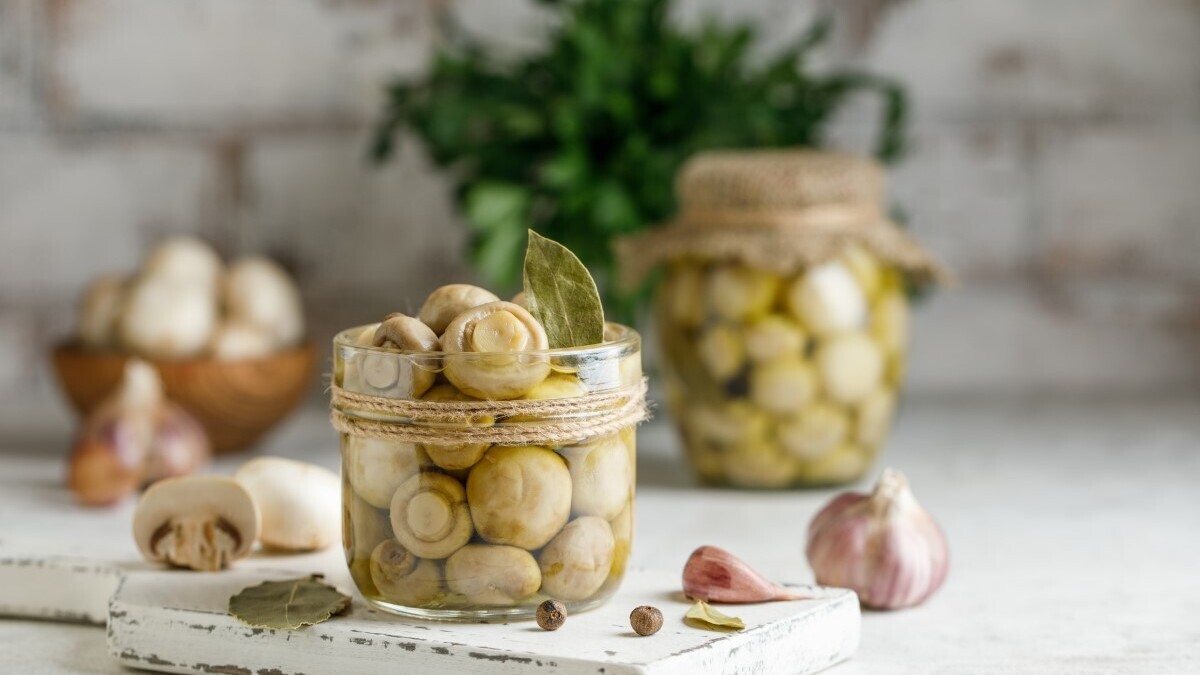 Кому нельзя есть маринованные шампиньоны Кому нельзя есть маринованные шампиньоны