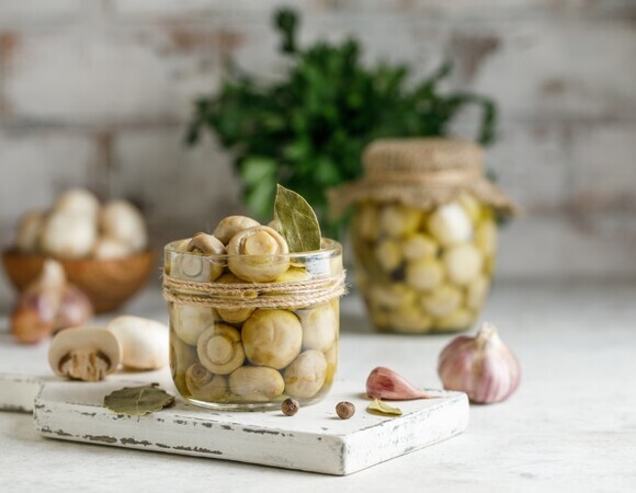 Кому нельзя есть маринованные шампиньоны Кому нельзя есть маринованные шампиньоны