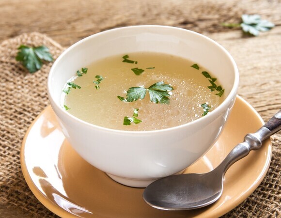 Бульоны помогут справиться с сезонной простудой: врач