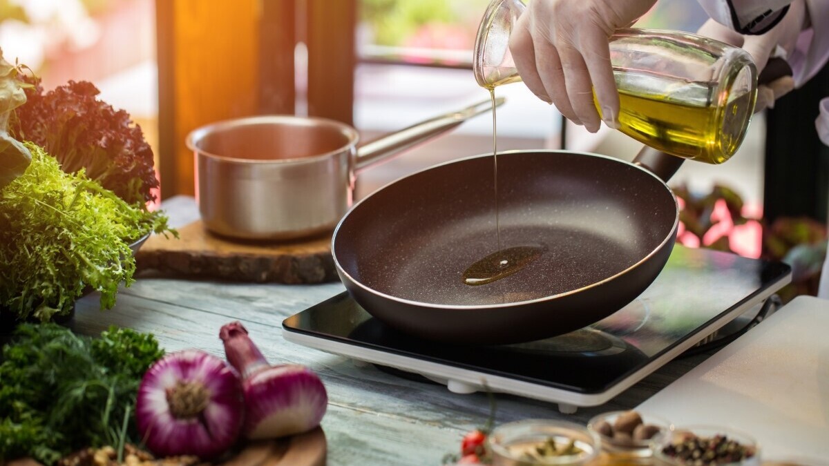 Масло при жарке повышает риск развития онкологии: предупреждает диетолог