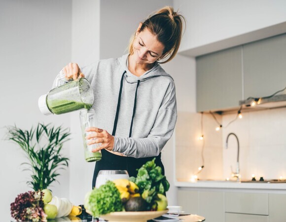 «Убрать или уйти»: психолог объяснила, как бороться с перееданием во время стресса