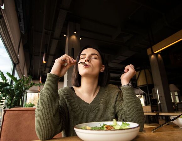 Известный врач объяснил, зачем носит в кармане морковку