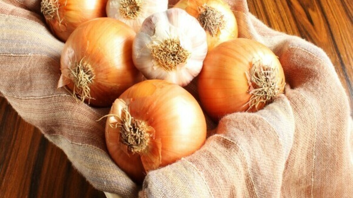 Иван Богослов: почему нельзя есть лук и чеснок