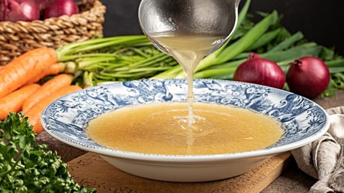 Как приготовить бульон с «незабываемым вкусом» от простуды: секреты шеф-повара