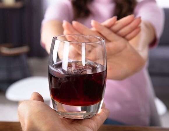 Можно ли употреблять алкоголь во время диеты: мнение эндокринолога Можно ли употреблять алкоголь во время диеты: мнение эндокринолога