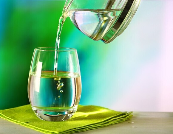 Сколько воды нужно пить в отопительный сезон: нутрициолог назвала цифру