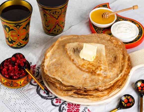 Покров: испеките пышные блины с медом