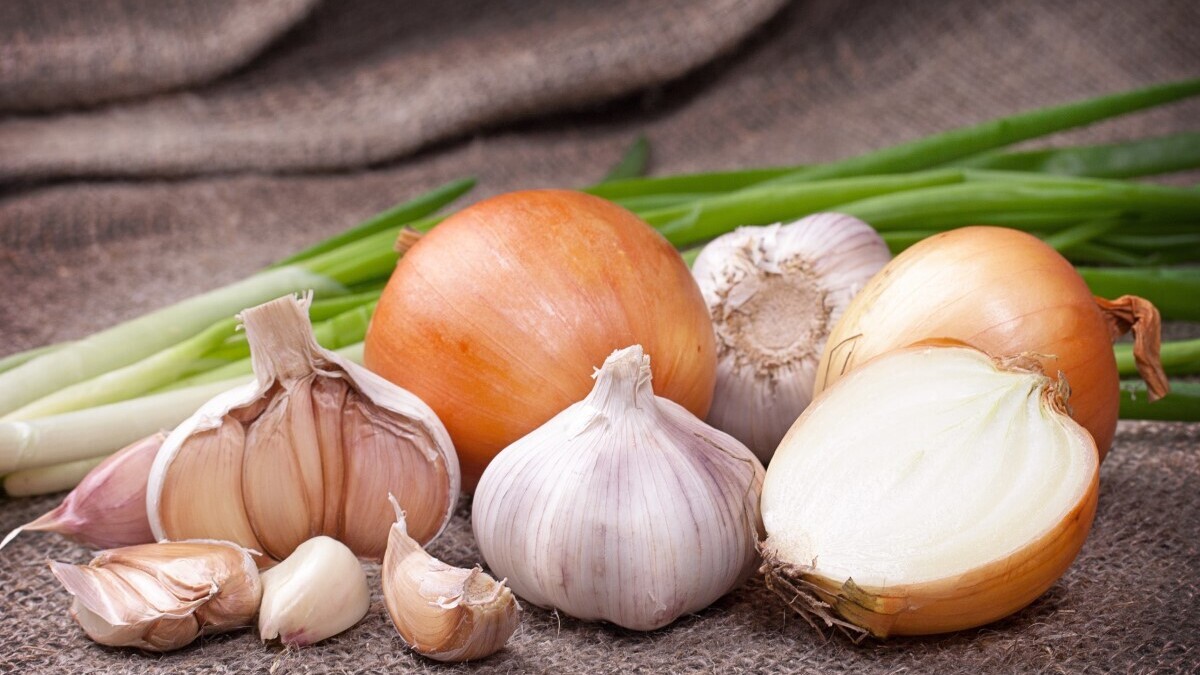 Денис Позимний: добавьте в блюда лук и чеснок для крепкого здоровья
