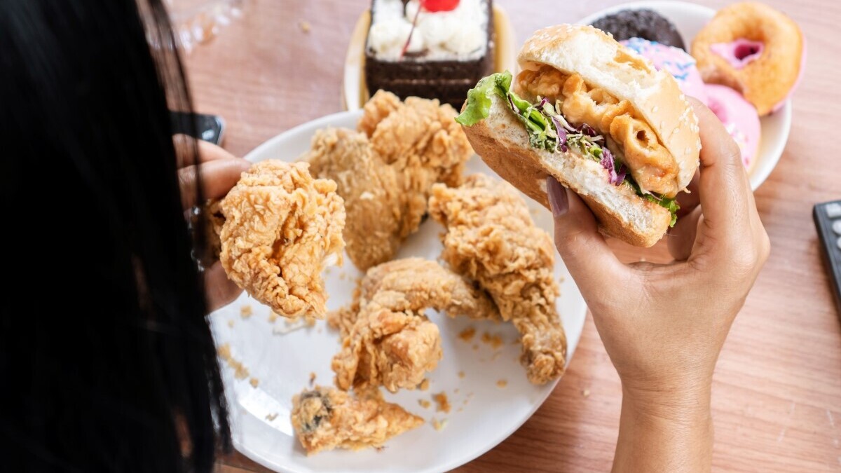 Как отучиться переедать: диетолог перечислила способы