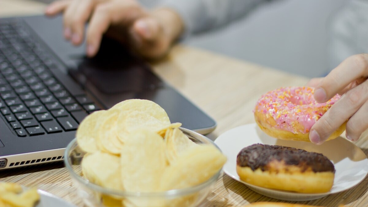 «Сжигает вашу энергию»: врач Мясников рассказал, какая еда вызывает усталость