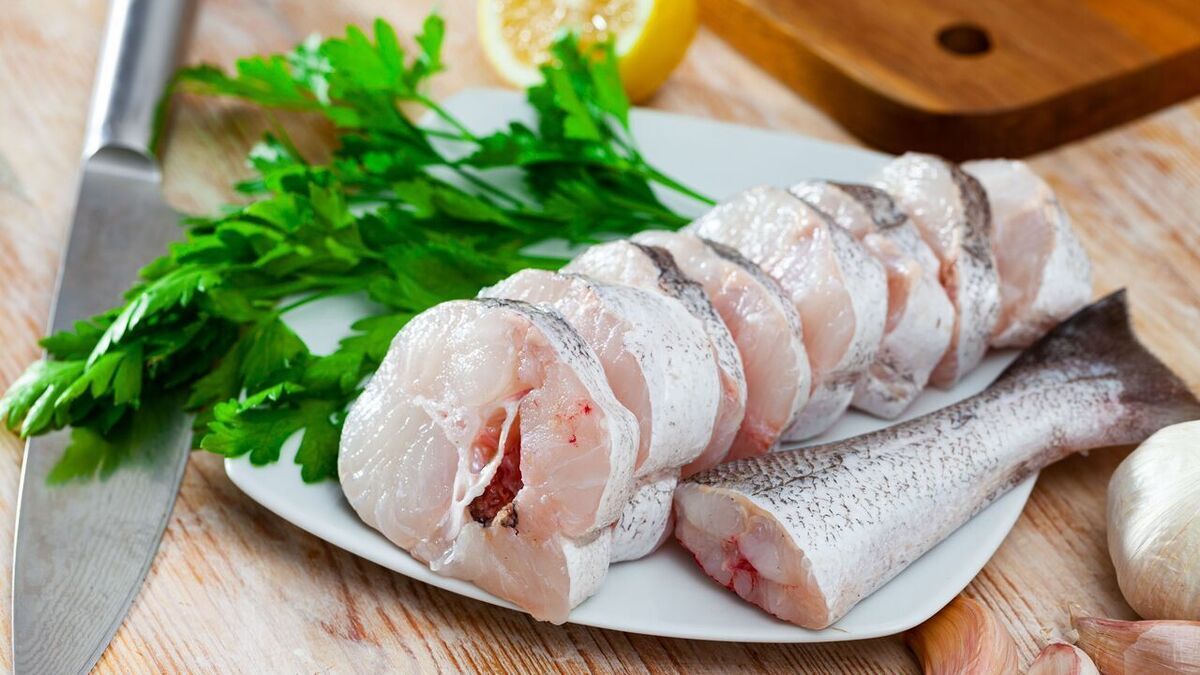 Шеф-повар подсказал, как лучше приготовить хека и минтая