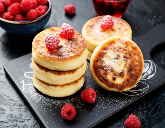 Правила приготовления нежных сырников на завтрак от девочки-кулинарки