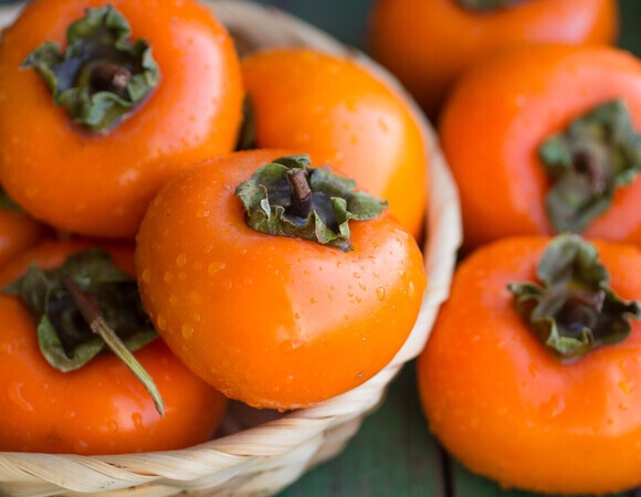 Хурма: полезные свойства сезонной ягоды и ее применение в кулинарии