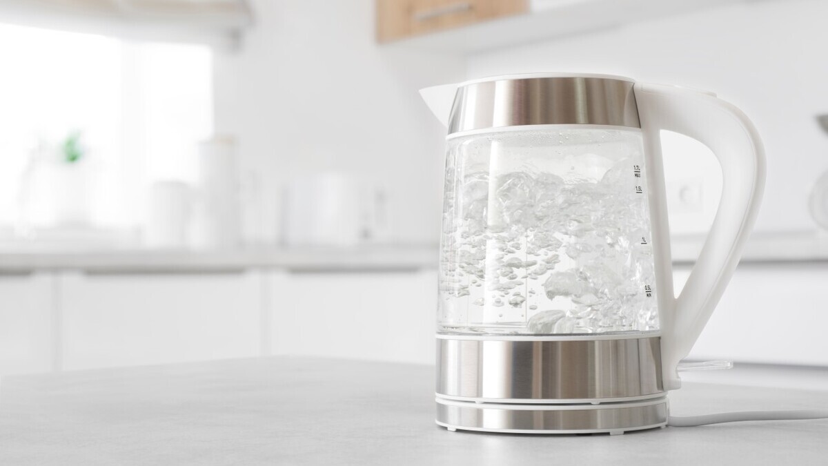 Названы способы, как легко очистить электрический чайник от накипи Названы способы, как легко очистить электрический чайник от накипи