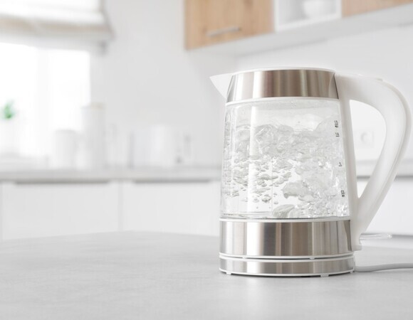 Названы способы, как легко очистить электрический чайник от накипи Названы способы, как легко очистить электрический чайник от накипи