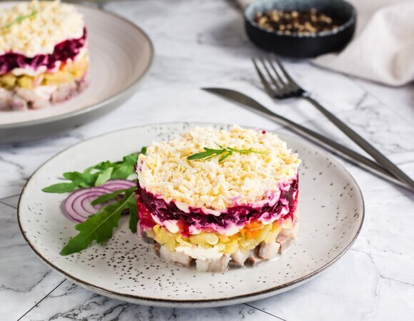 Нутрициолог поделился рецептом диетической селедки под шубой Нутрициолог поделился рецептом диетической селедки под шубой