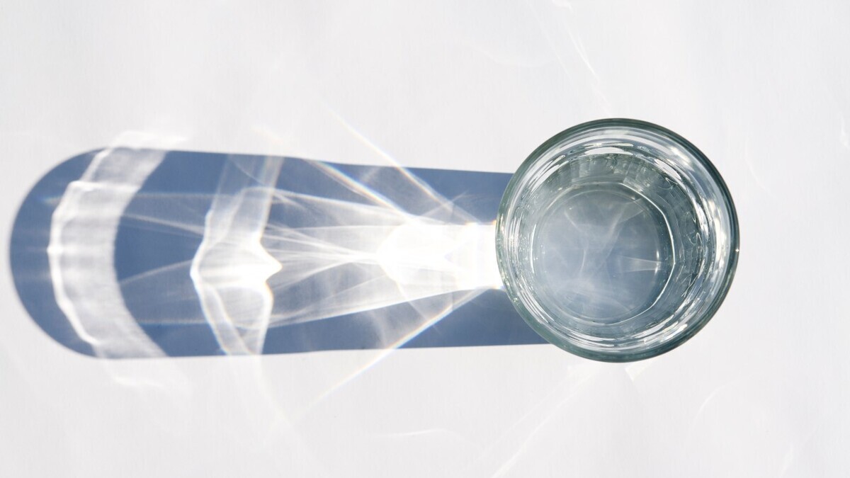 Нужно ли пить два литра воды в день: ответила гастроэнтеролог