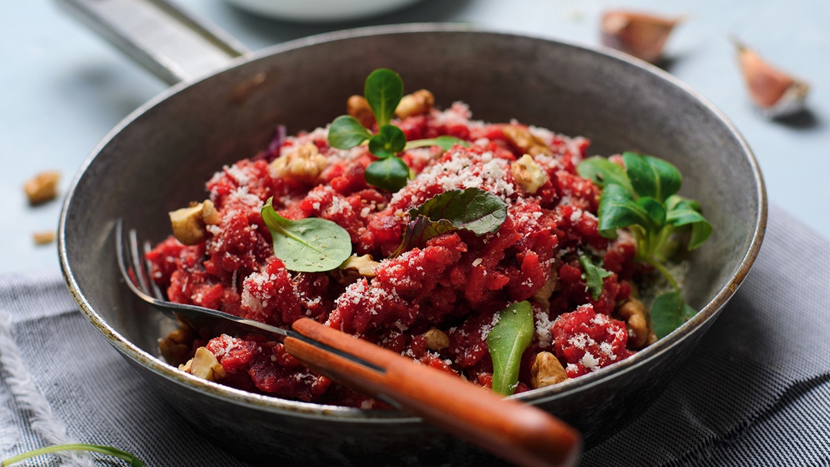 Что приготовить со свеклой: 20 оригинальных рецептов с ярким овощем Что приготовить со свеклой: 20 оригинальных рецептов с ярким овощем