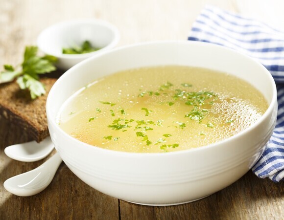 Помогает ли куриный бульон при простуде: ответил терапевт Помогает ли куриный бульон при простуде: ответил терапевт