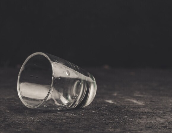 Нарколог развеял миф об антибактериальных свойствах алкоголя