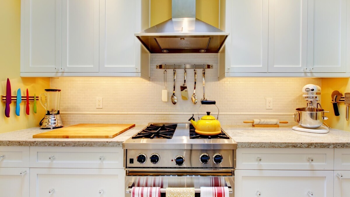 Дизайнер рассказала, какие ошибки портят внешний вид кухни