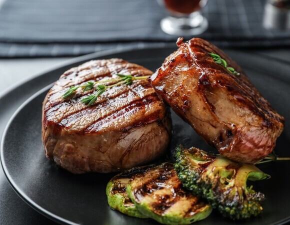 Диетолог Гинзбург назвал лучший способ приготовления мяса