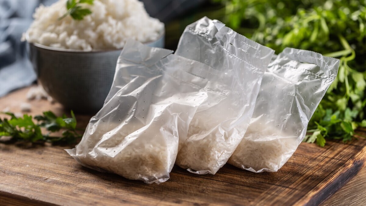 Стало известно, почему нельзя варить рис в порционных пакетиках