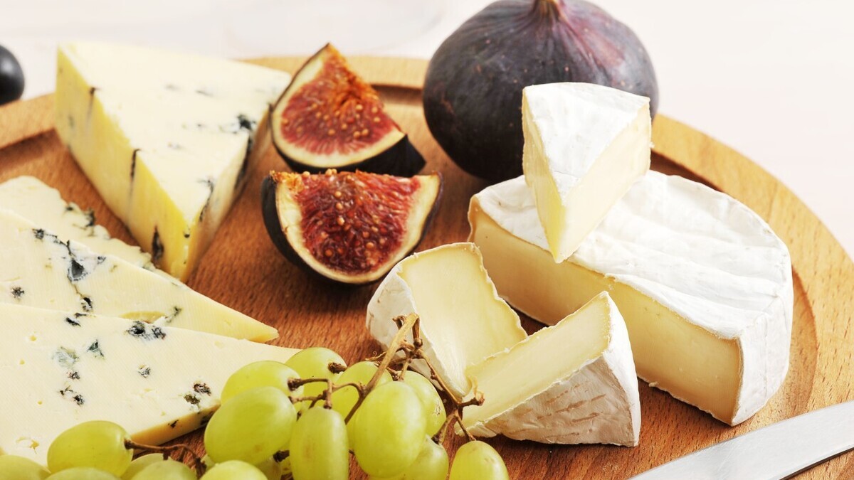 Гастроэнтеролог перечислила лучшие и худшие закуски к алкоголю