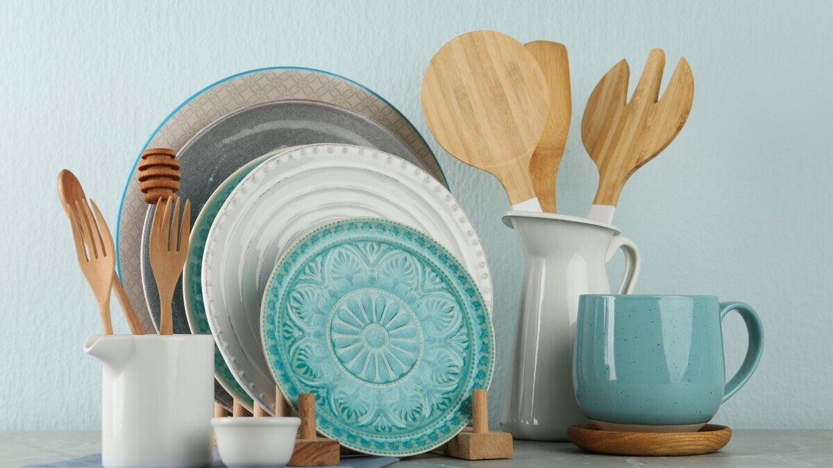 Токсиколог перечислил опасную кухонную утварь, от которой лучше избавиться