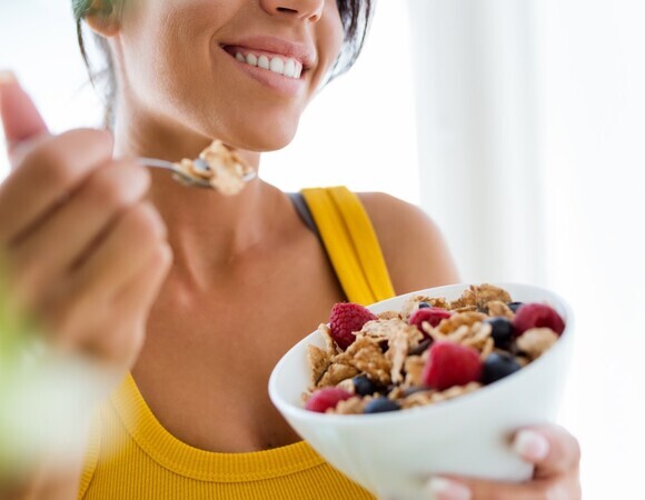 Диетолог рассказала, что нужно есть до и после тренировки Диетолог рассказала, что нужно есть до и после тренировки