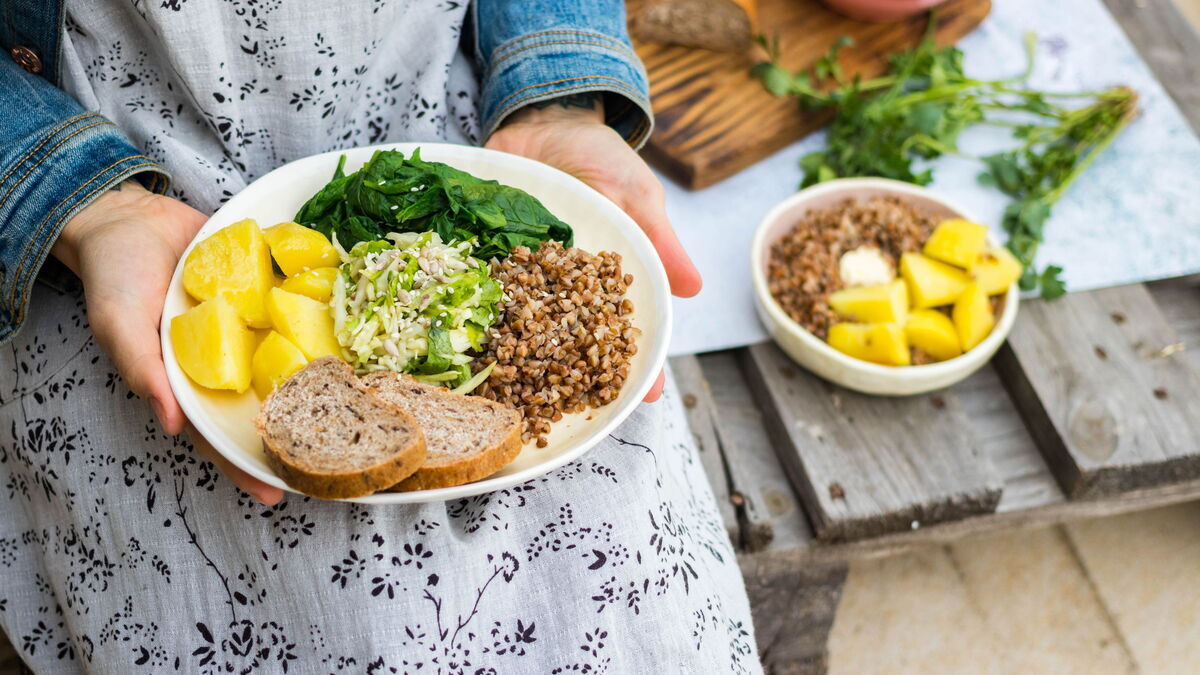 «Пища духовная»: пост на Руси и в современности «Пища духовная»: пост на Руси и в современности