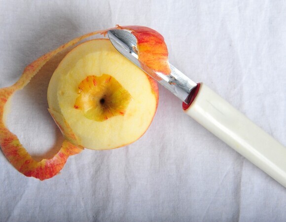 Врач объяснила, кому нужно есть яблоки без кожуры Врач объяснила, кому нужно есть яблоки без кожуры