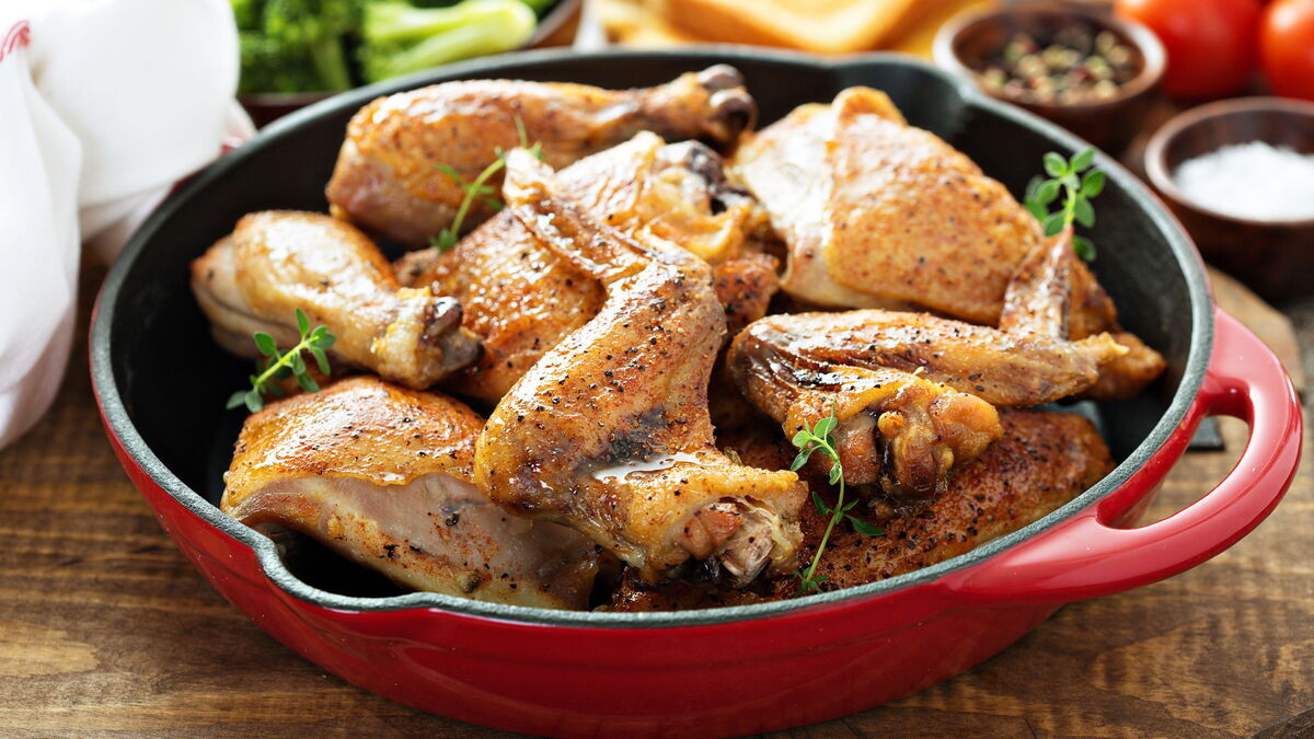 Готовим курицу на сковороде: 7 быстрых рецептов Готовим курицу на сковороде: 7 быстрых рецептов