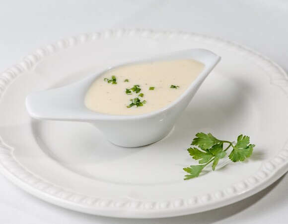 3 рецепта полезных соусов: эксперты рассказали, чем заменить майонез