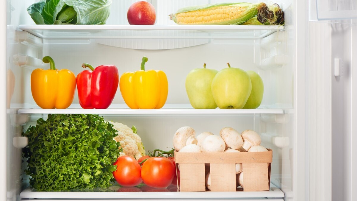 Эксперты перечислили простые способы, как сохранить продукты свежими