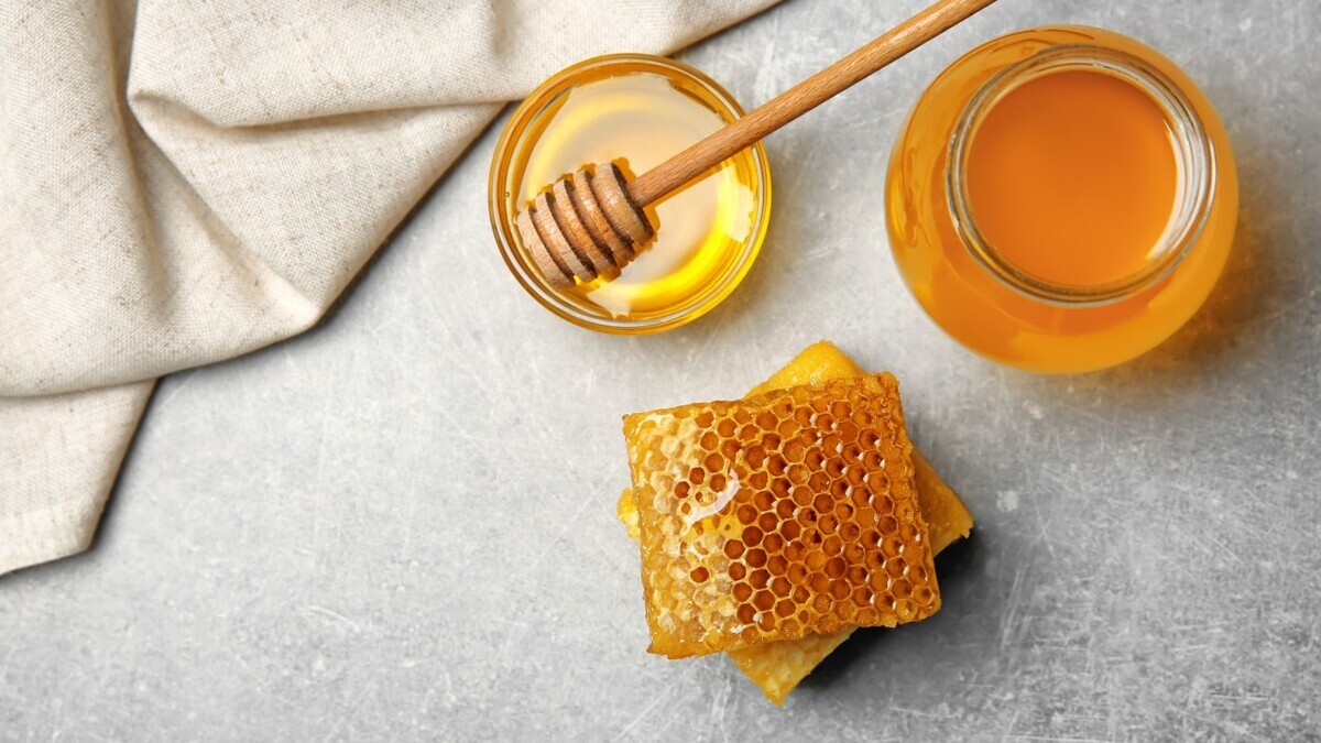 Какой мед полезнее: жидкий или в сотах? Ответили эксперты