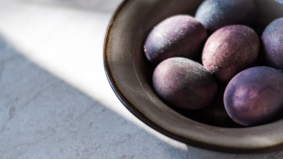 Безопасно ли красить яйца вином? Ответил шеф-повар