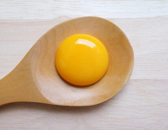 Врач развеял популярный миф о яичных желтках