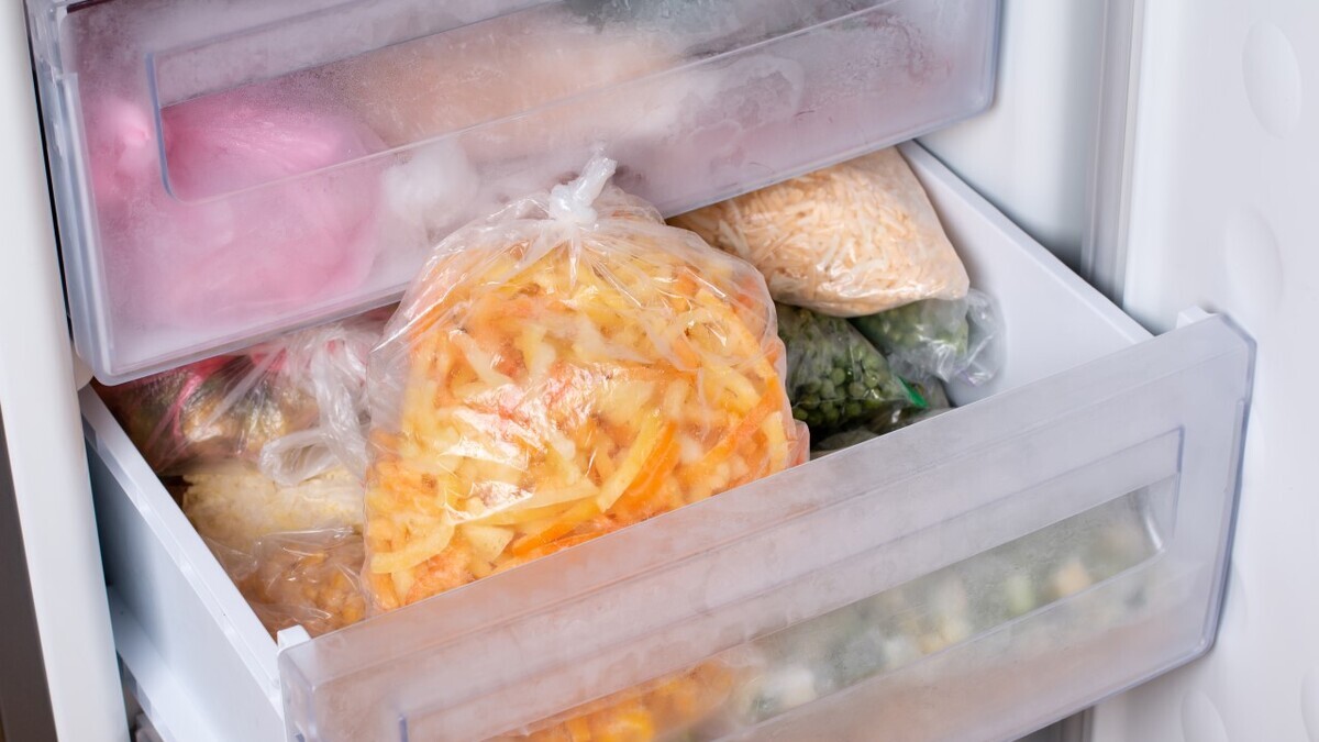 Перечислены продукты, которые лучше не замораживать