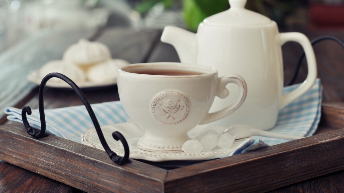 Названа главная опасность давно заваренного чая 